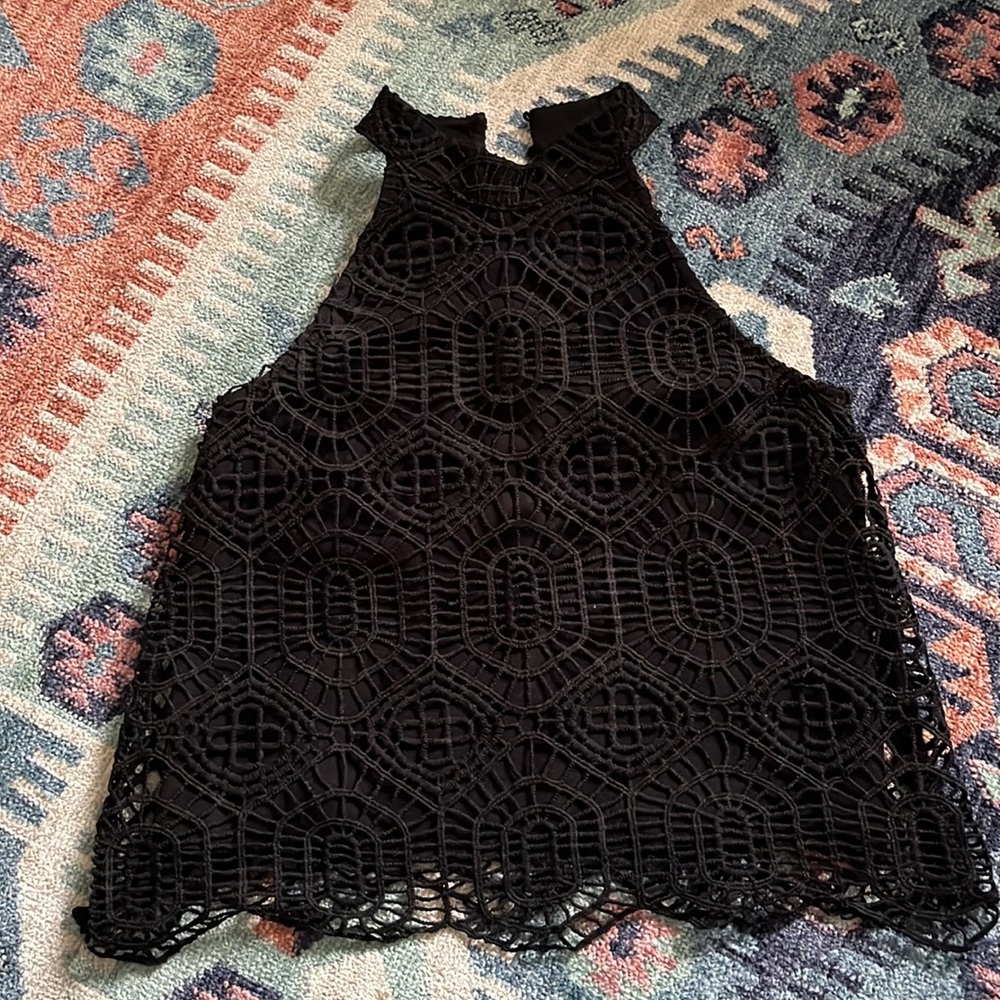 Lace cropped halter tank top